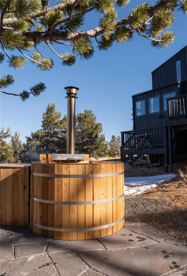 90 Peakview RD, Nederland, CO 80466