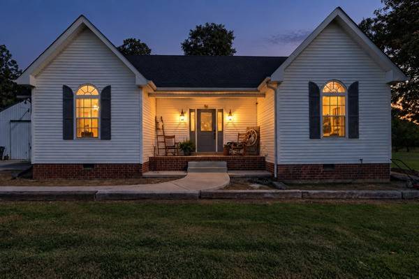 2318 Dobbins Pike, Portland, TN 37148