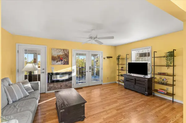 2504 Valley View Road, Dandridge, TN 37725