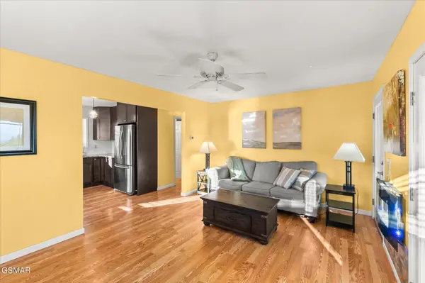 2504 Valley View Road, Dandridge, TN 37725