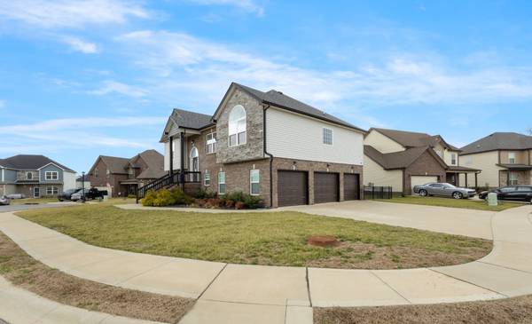 522 Low Country Ct, Clarksville, TN 37042