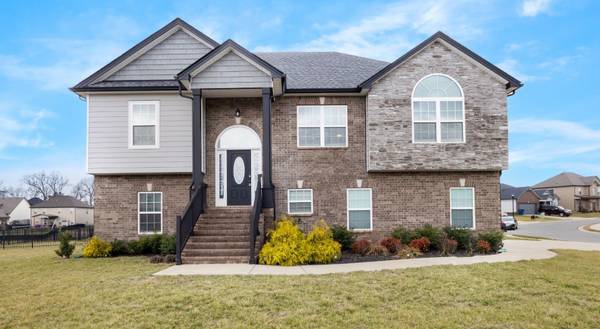 522 Low Country Ct, Clarksville, TN 37042