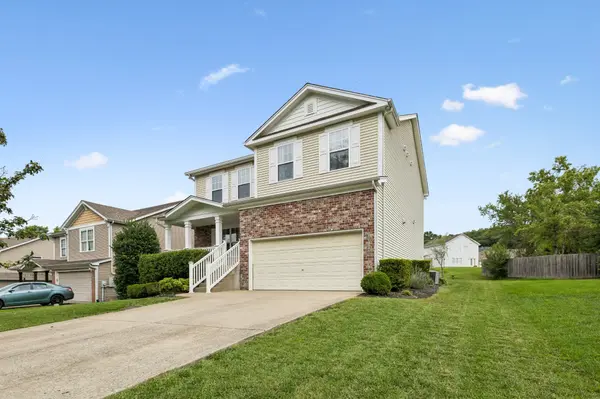121 Cavalier Dr, Hendersonville, TN 37075