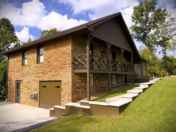 2239 Hilham Hwy, Livingston, TN 38570