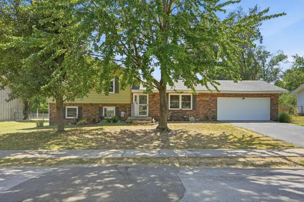 1028 Southern Hills AVE, Carthage, MO 64836