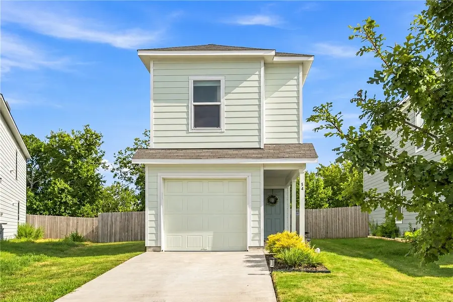 54 Trinity CIR, Lockhart, TX 78644