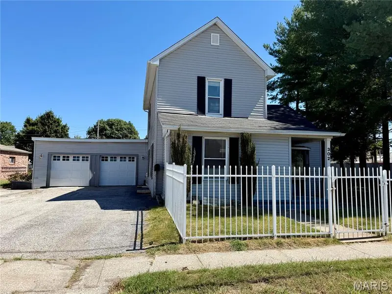 302 Broadway, East Alton, IL 62024