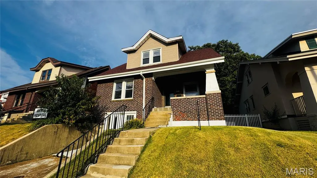 2830 Hampton AVE, St Louis, MO 63139