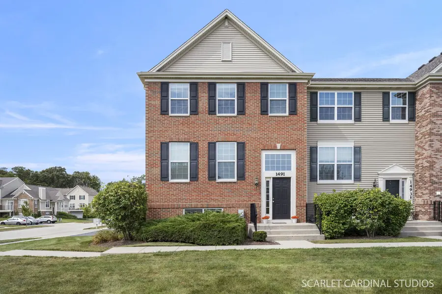 1491 Deer Pointe DR, South Elgin, IL 60177