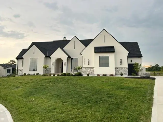 12007 W 173rd TER, Overland Park, KS 66221