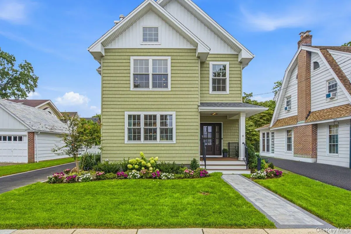 10 Hazel PL, Floral Park, NY 11001