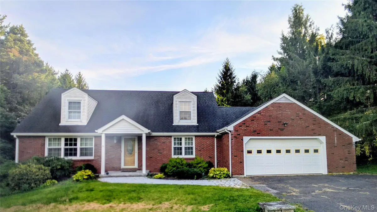 17 Chestnut LN, Milton, NY 12547