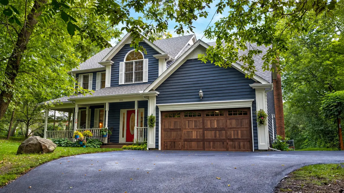 300 White Tail LN, Ingleside, IL 60041
