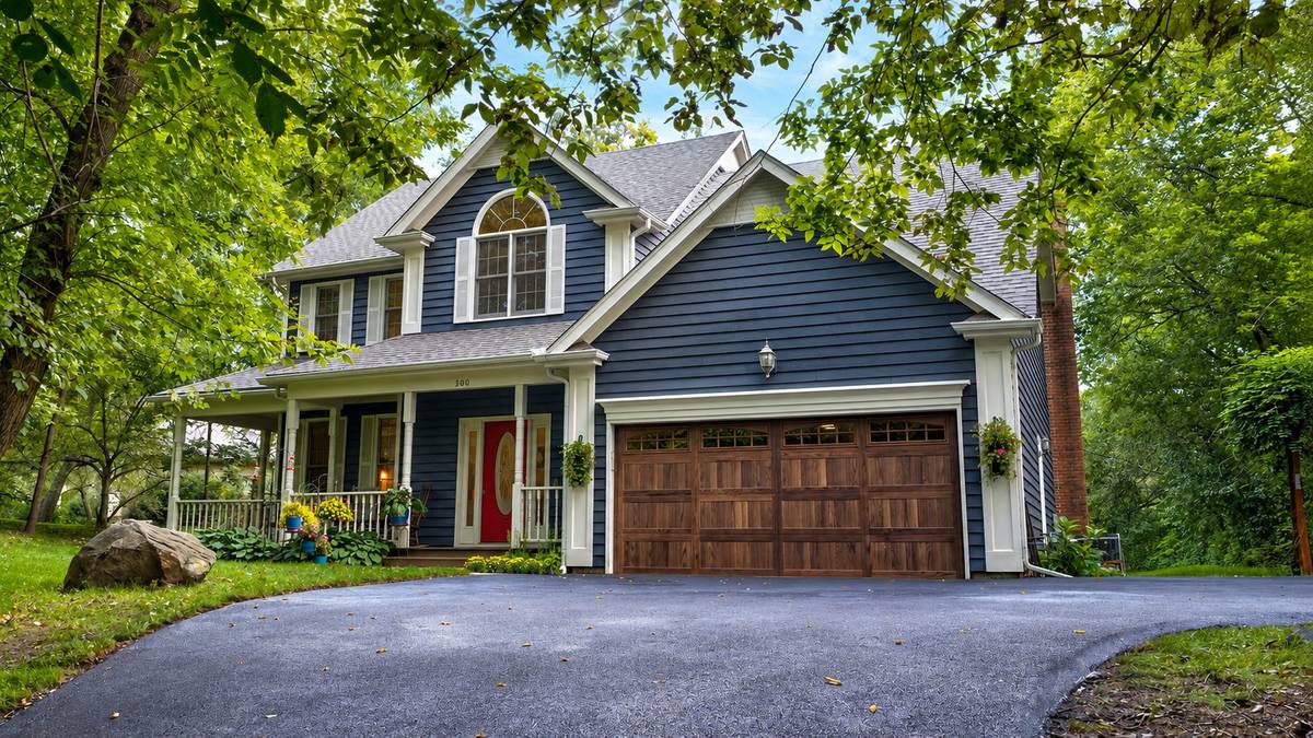 300 White Tail LN, Ingleside, IL 60041