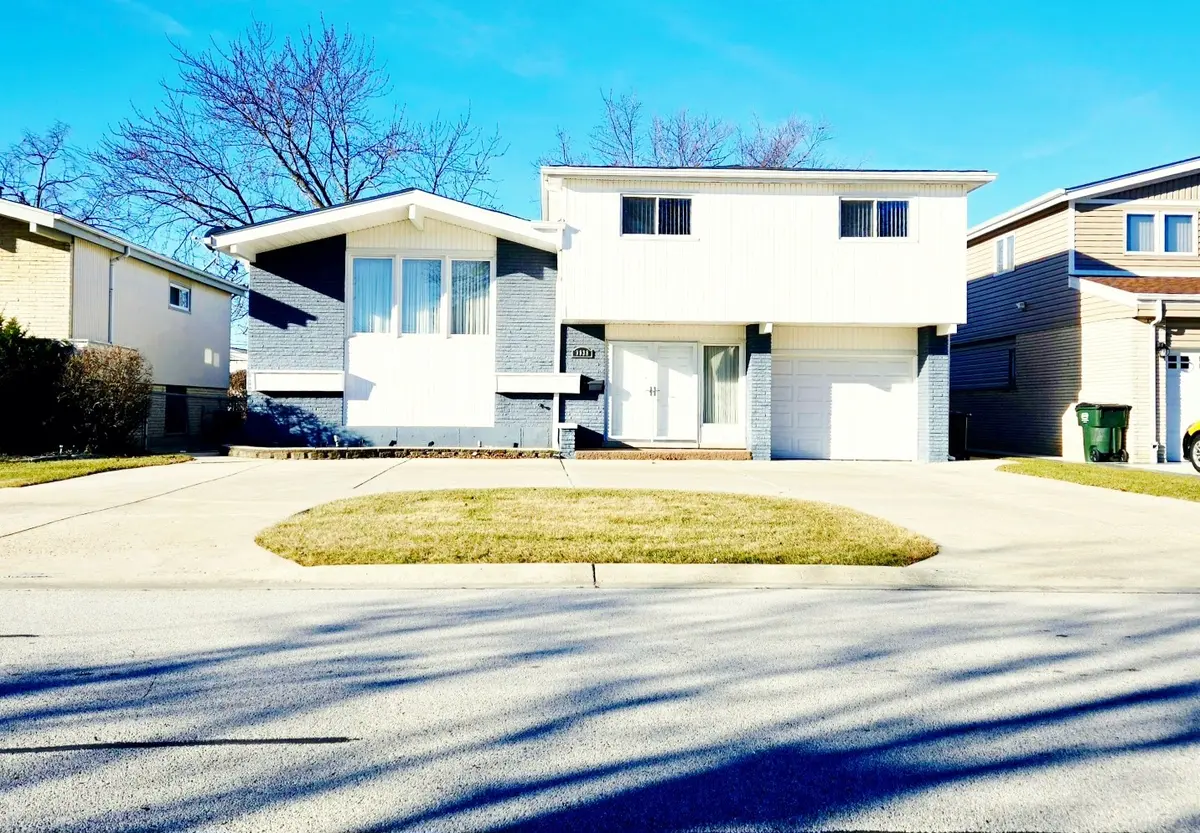 9938 N Huber LN, Niles, IL 60714