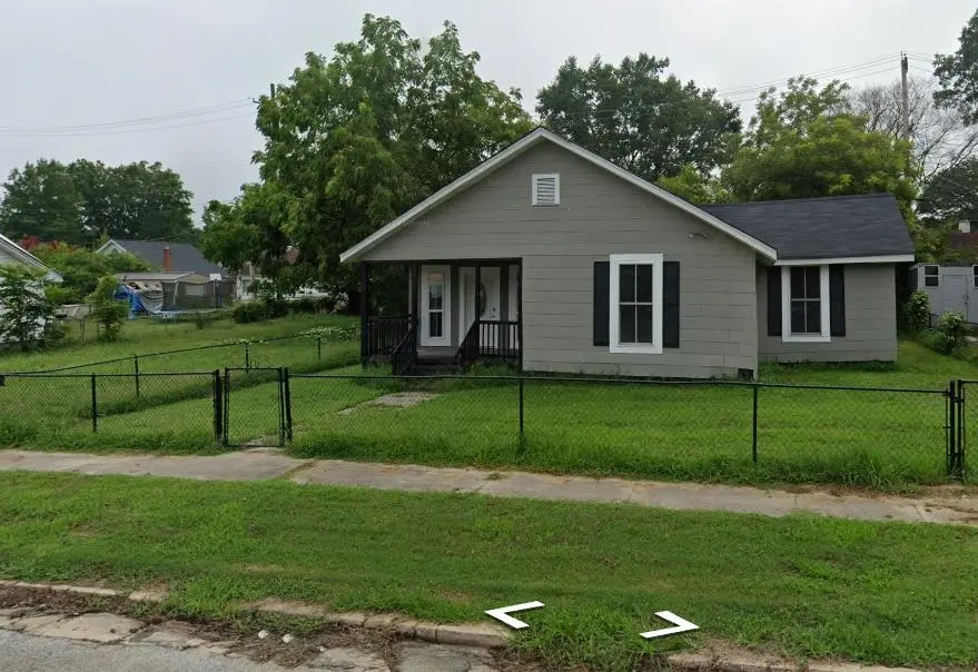 32 Peachtree ST, Clinton, SC 29325