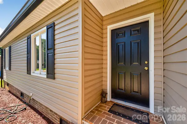 1711 Piney RD, Hickory, NC 28602