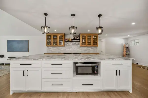 2905 W 73rd ST, Prairie Village, KS 66208