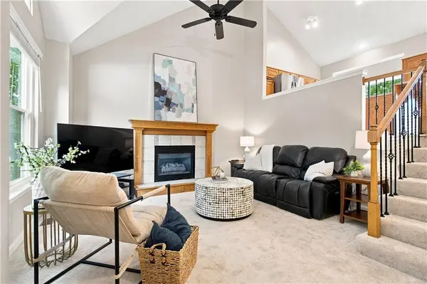 16296 S Hunter ST, Olathe, KS 66062