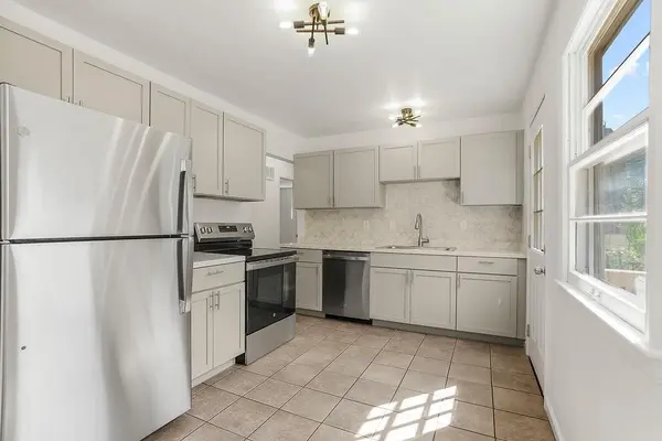 8714 Melrose ST, Overland Park, KS 66214