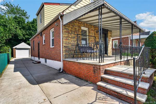 130-29 235th ST, Rosedale, NY 11422