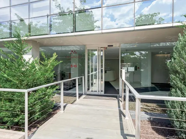 519 Borden AVE #1H, Long Island City, NY 11101