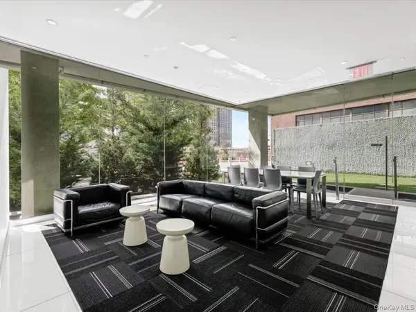 519 Borden AVE #1H, Long Island City, NY 11101