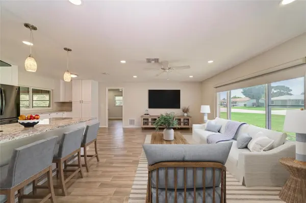 2011 37TH ST W, Bradenton, FL 34205