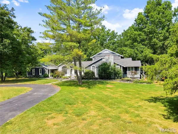 6020 Lafayette DR, Weldon Spring, MO 63304