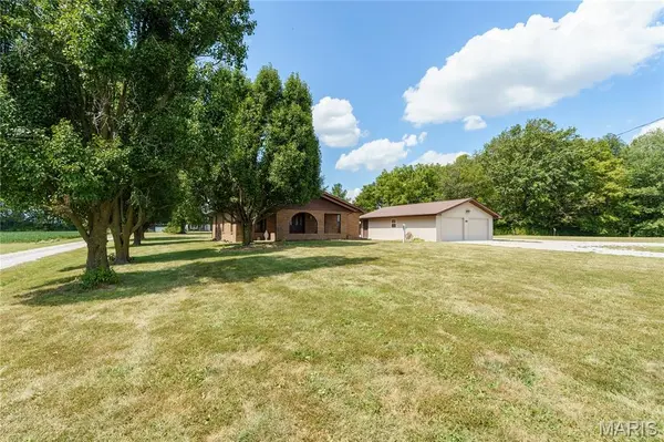 7043 Walsh RD, Ellis Grove, IL 62241