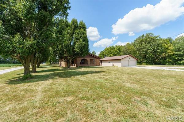 7043 Walsh RD, Ellis Grove, IL 62241
