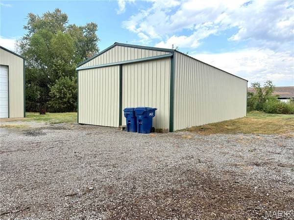 207 Old Salem RD, Licking, MO 65542