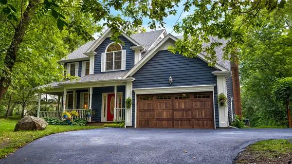 300 White Tail LN, Ingleside, IL 60041