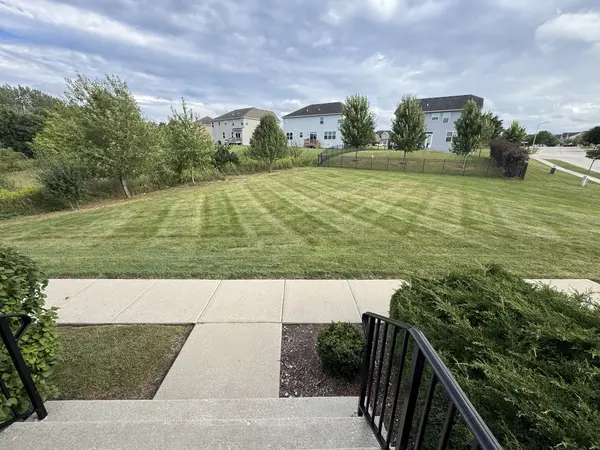 1491 Deer Pointe DR, South Elgin, IL 60177