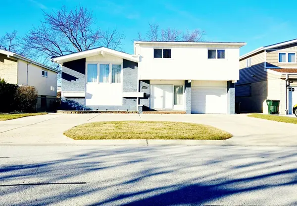 9938 N Huber LN, Niles, IL 60714