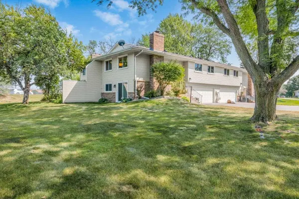 11934 70th PL N, Maple Grove, MN 55369