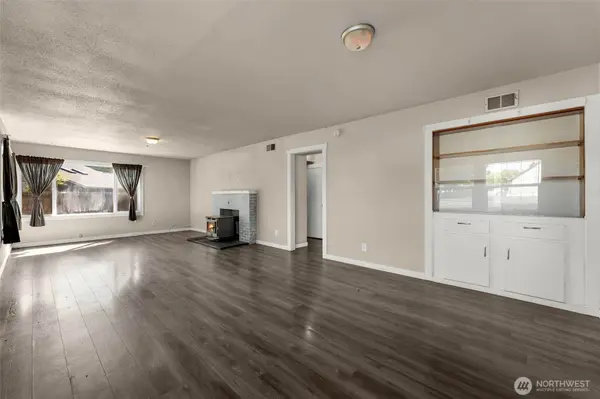 408 S Parkway AVE, Battle Ground, WA 98604