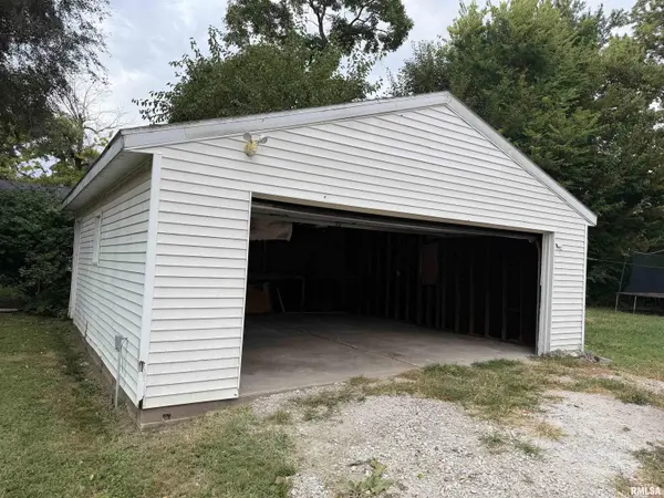 621 S Kosciusko ST, Jacksonville, IL 62650
