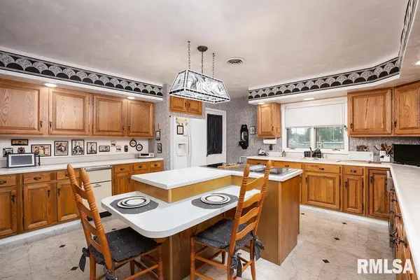 604 E CLARK ST, Marion, IL 62959
