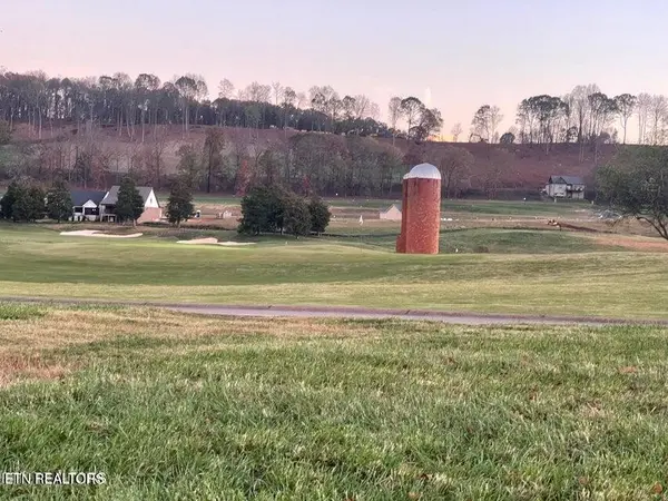 651 Eagle Pt Drive, Loudon, TN 37774