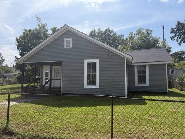 32 Peachtree ST, Clinton, SC 29325