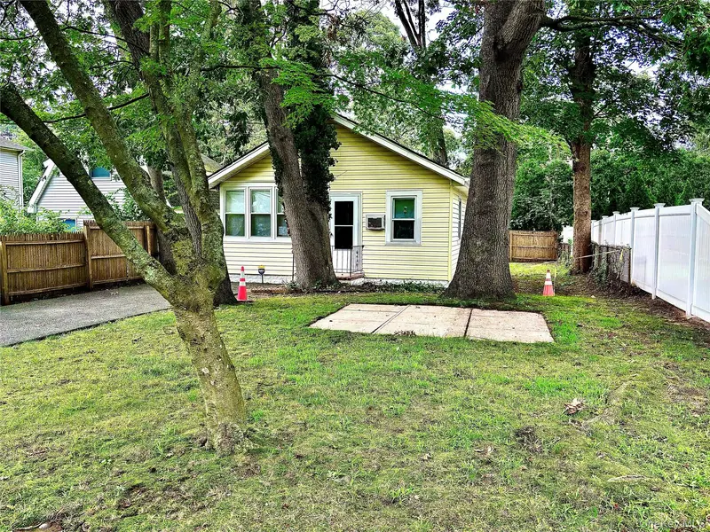 103 Maple ST, Lake Grove, NY 11755
