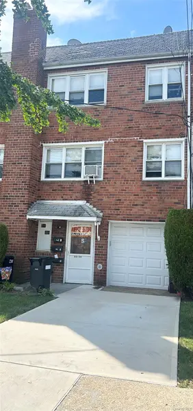 83-54 265th ST, Glen Oaks, NY 11004