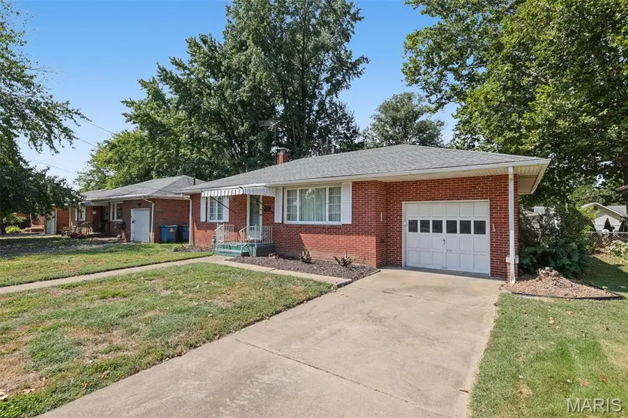 1142 Beaumont ST, Alton, IL 62002