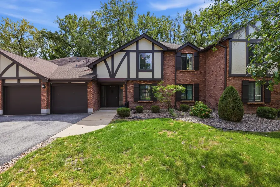 8215 Willow DR #46D, Palos Hills, IL 60465