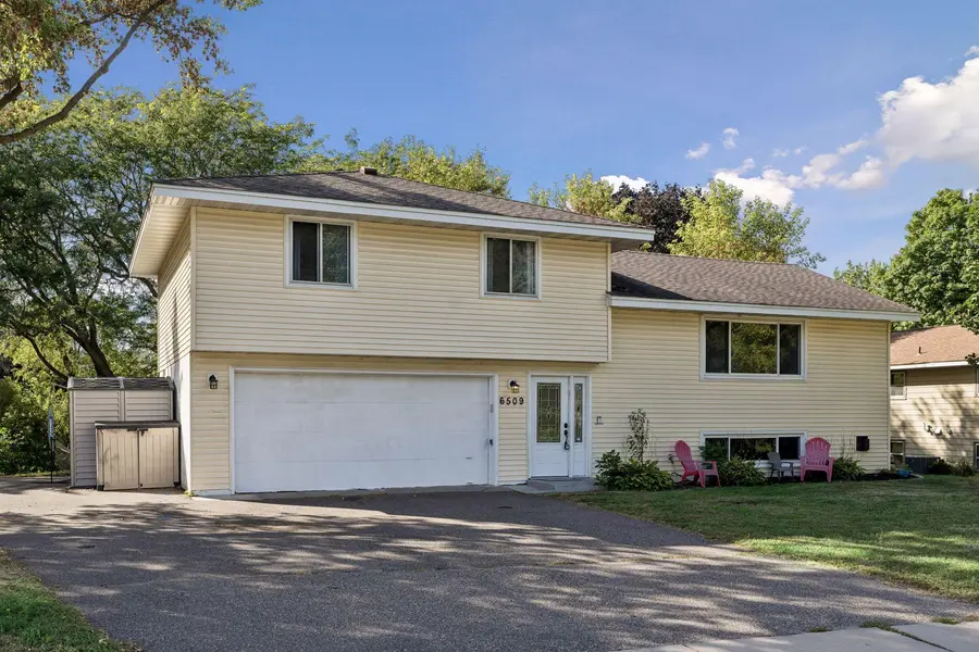 6509 Edgemont BLVD N, Brooklyn Park, MN 55428