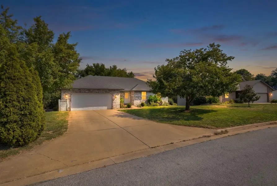 3821 W Lark ST, Springfield, MO 65810