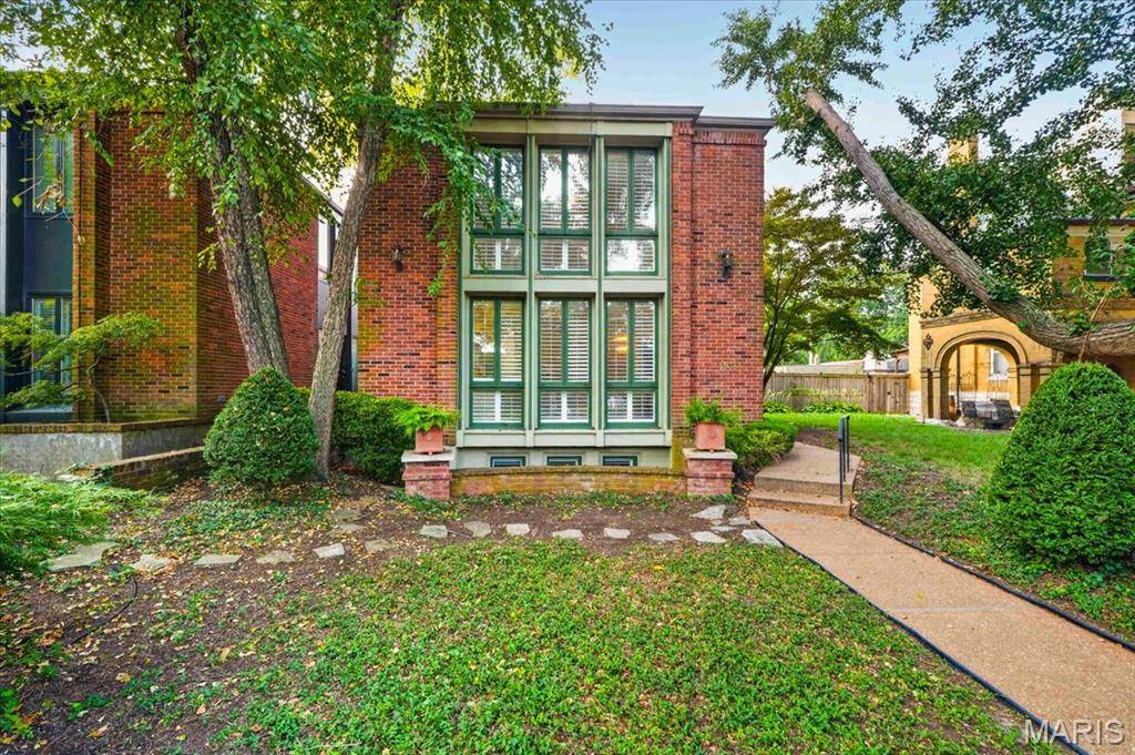 4538 Pershing PL, St Louis, MO 63108