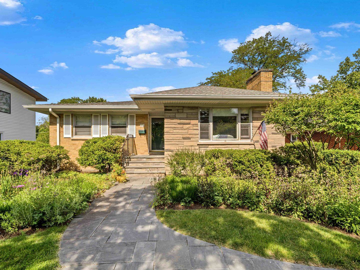 202 Latrobe AVE, Northfield, IL 60093