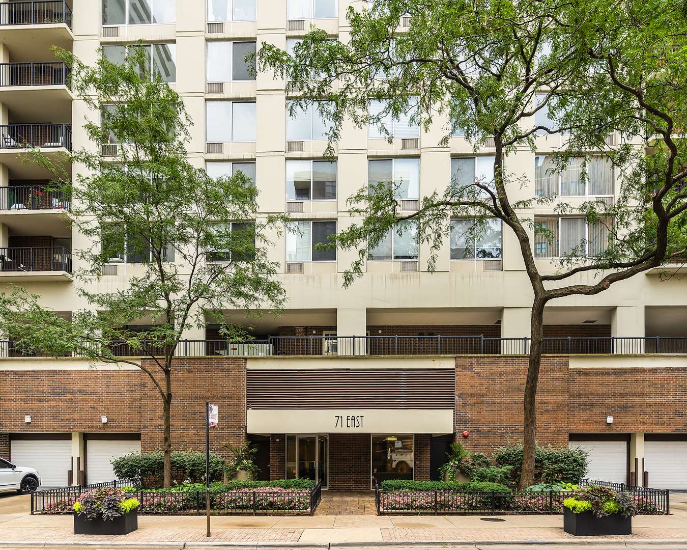 71 E DIVISION ST #402, Chicago, IL 60610